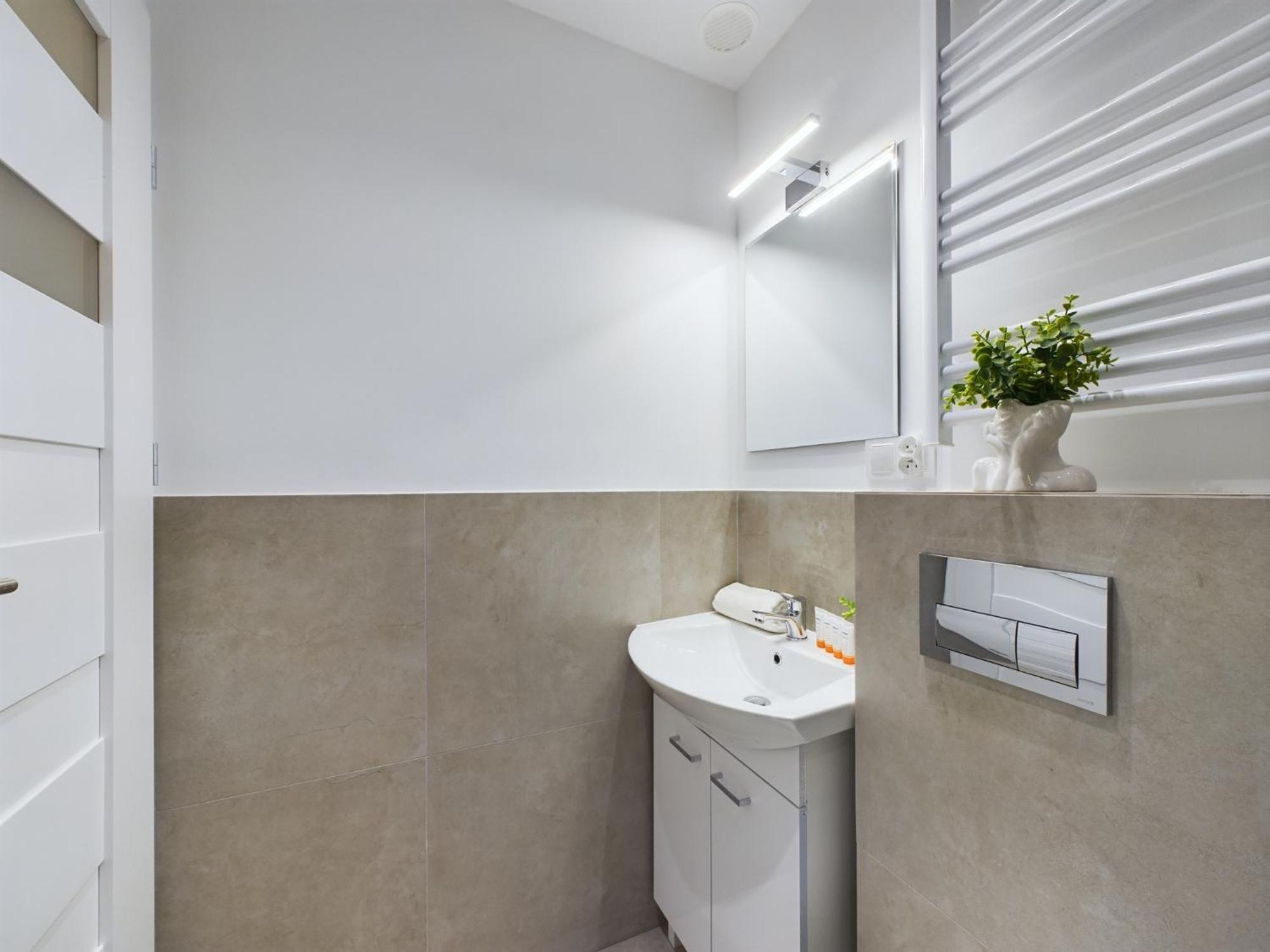 Apartament With Parking And Garden Near Chopin Airport By Renters Warszawa