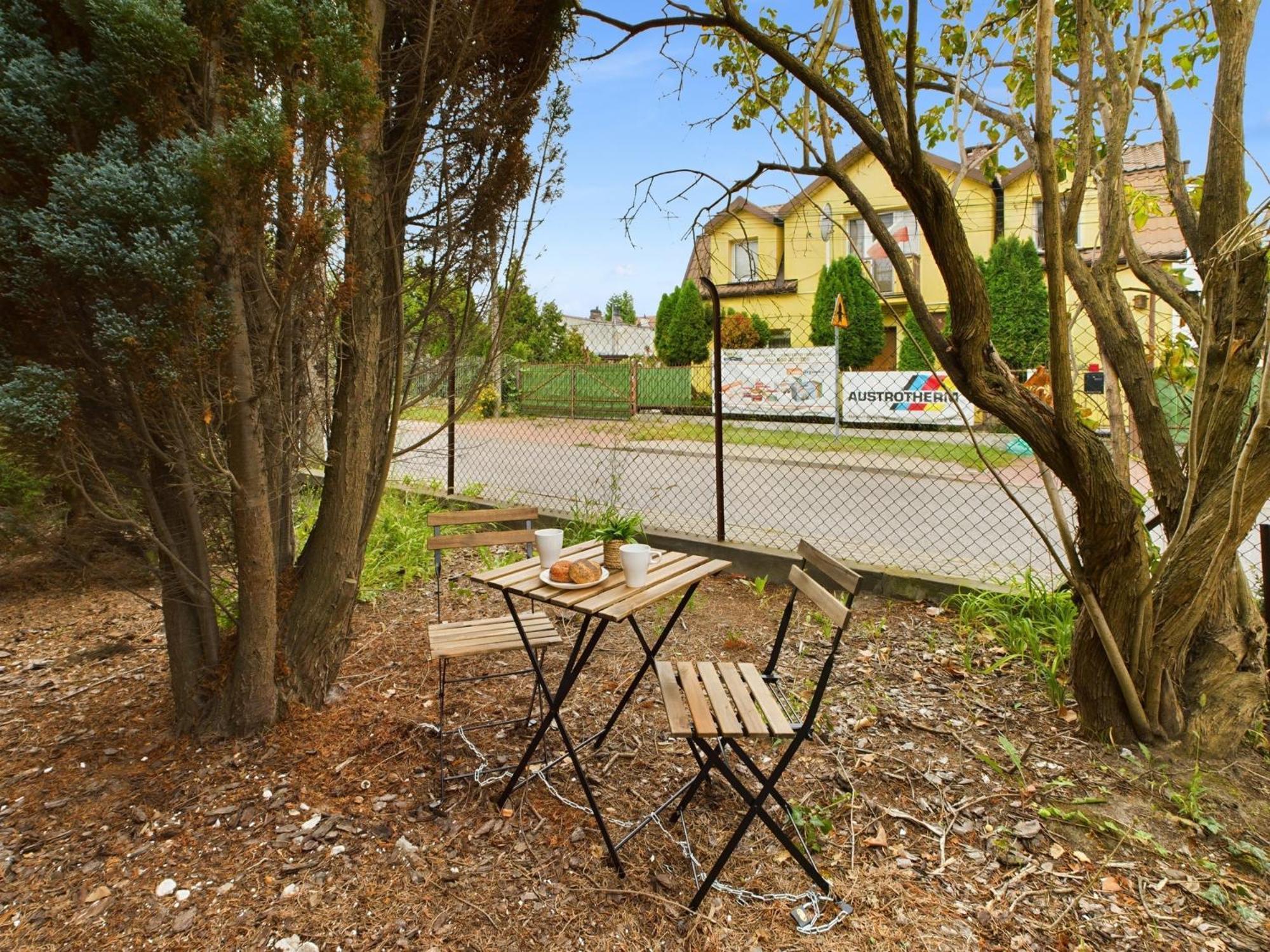 With Parking And Garden Near Chopin Airport By Renters Apartament *