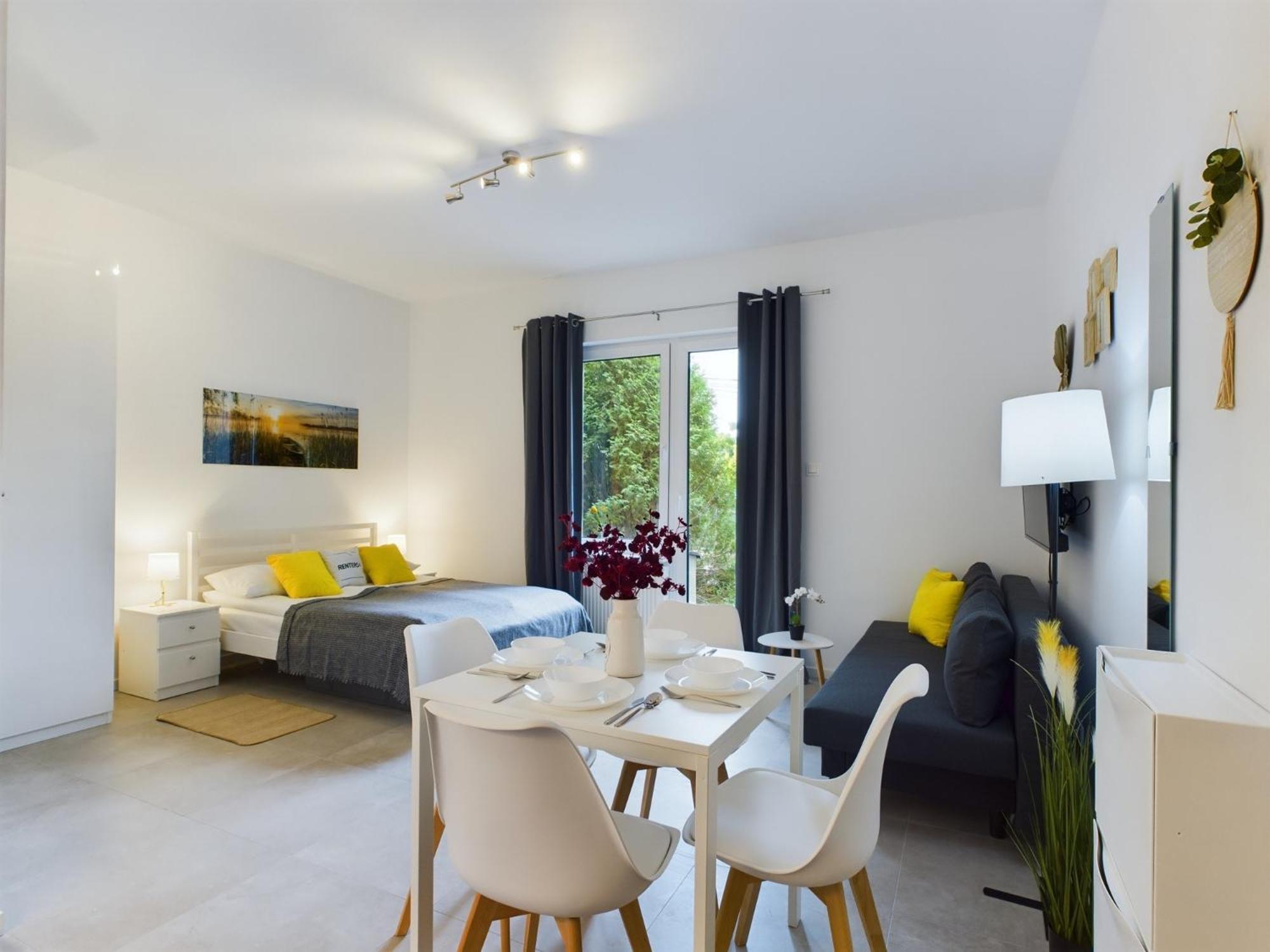 With Parking And Garden Near Chopin Airport By Renters Apartament Warszawa