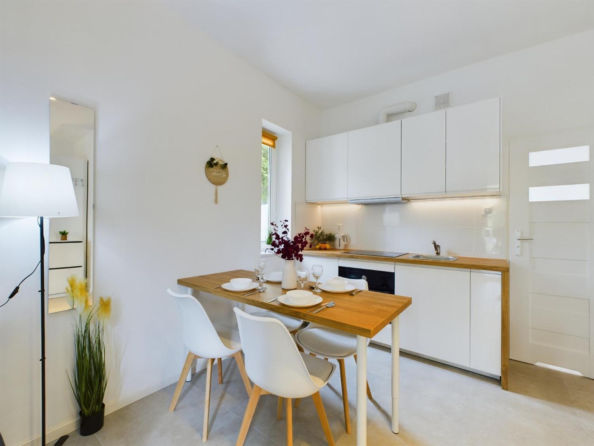 With Parking And Garden Near Chopin Airport By Renters * Warszawa
