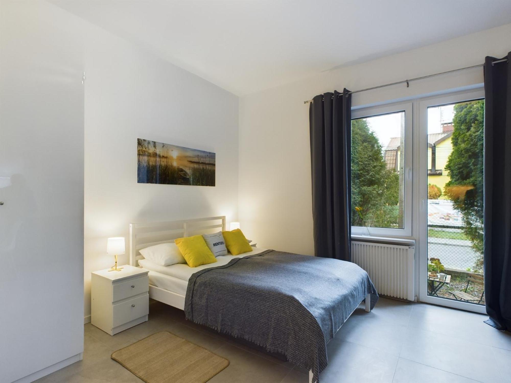 With Parking And Garden Near Chopin Airport By Renters Apartament Warszawa