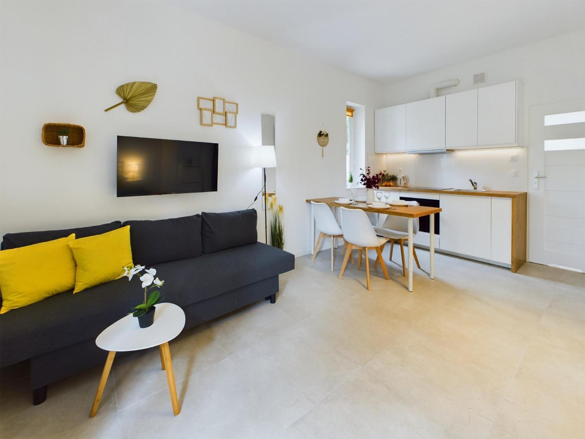 With Parking And Garden Near Chopin Airport By Renters * Warszawa